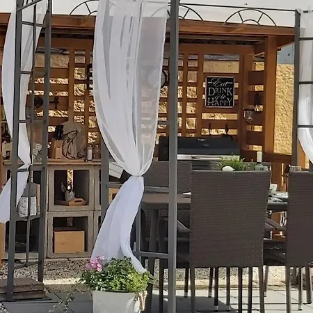 Mezei Kucko *